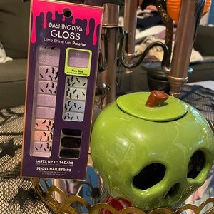 Dashing diva Halloween nails